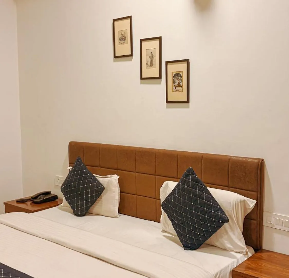 ***  Hotel Nikanshvee Udaipur India